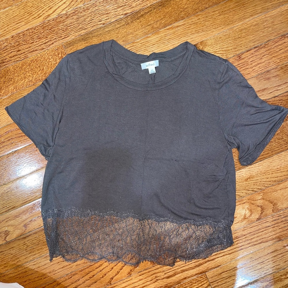 Wilfred Rayon Crop Top lace bottom short sleeve shirt.